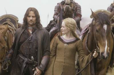 Eówyn (Miranda Otto) y Aragorn (Viggo Mortensen).