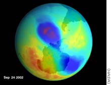 En esta imagen satelital se ve en azul oscuro las dimensiones de la capa de ozono el año pasado.