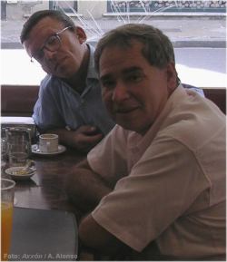 José Altamirano en primer plano: uno de los autores recuperados. 