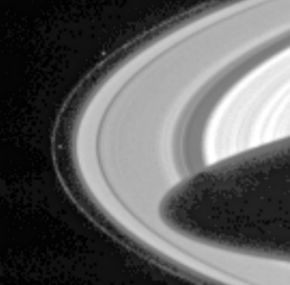 La sonda Cassini ve las pequeñas lunas de Saturno (Foto: NASA/JPL/Space Science Institute)