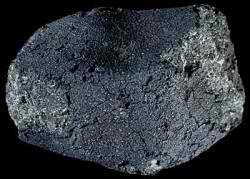 Fragmento del meteorito de Orgueil, caído en Toulouse la noche del 14 de Mayo de 1864.