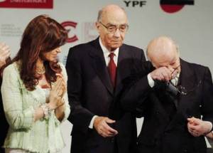 Cristina Fernández de Kirchner, José Saramago y Ernesto Sábato visiblemente emocionado al recibir el galardón.